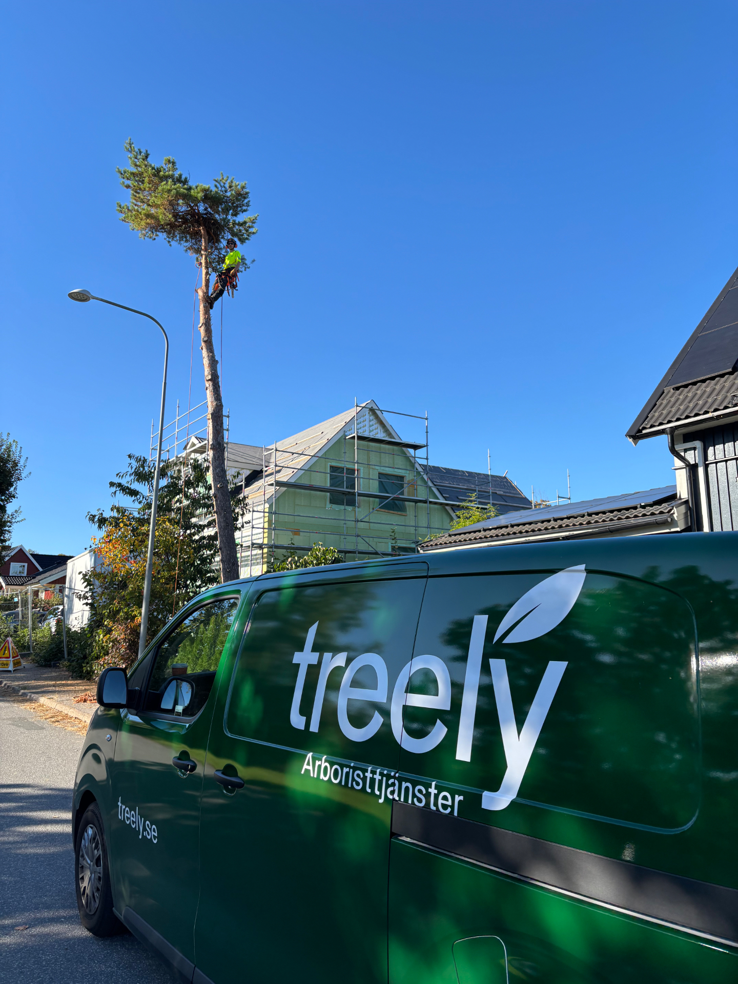 Treelys arbetsbil på plats vid ett uppdrag